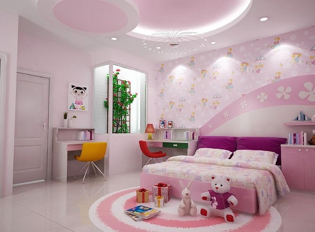 Nên đặt bàn học của bé bên cạnh cửa sổ. 